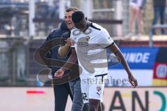 3. Liga; SV Meppen - FC Ingolstadt 04; Spiel ist aus, Sieg Jubel Freude 0:3, Cheftrainer Michael Köllner (FCI) Donald Nduka (42, FCI)