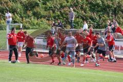 Relegation zur Bezirksliga - TSV Gaimersheim - BC Attaching - Schlusspfiff, ersatzspieler und Betreuer von Attaching laufen auf das Spielfeld - jubel - Foto: Jürgen Meyer