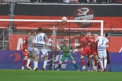 3. Liga; FC Ingolstadt 04 - MSV Duisburg; Georgios Antzoulas (6, FCI) klärt Torwart Kai Eisele (25, FCI) Viet Christian (10 MSV) Schlicke Ben (40 MSV) Fleckstein Tobias (5 MSV) Marcel Costly (22, FCI)