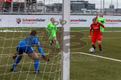 2. Frauen-Bundesliga - Saison 2021/2022 - FC Ingolstadt 04 - VFL Wolfsburg II - Wagner Melanie Torwart Wolfsburg - Maier Ramona (#18 FCI) - Foto: Meyer Jürgen