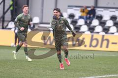 3. Liga; SC Verl - FC Ingolstadt 04; Tor Jubel Treffer 1:4, Deniz Zeitler (38, FCI) frisch eingewechselt Sebastian Grönning (11, FCI)