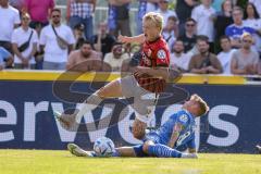 Toto-Pokal; Finale; FV Illertissen - FC Ingolstadt 04; Zweikampf Kampf um den Ball Tobias Bech (11, FCI) Kopf Alexander (8 FVI)