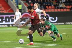 3. Liga; FC Ingolstadt 04 - Erzgebirge Aue; Zweikampf Kampf um den Ball Justin Butler (31, FCI) Burger Korbinian (5 Aue) überläuft Torwart Männel Martin (1 Aue) und erzielt das 1:0, Tor Jubel Treffer