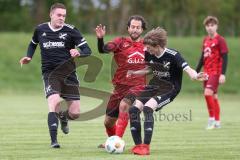 Kreisklasse - Saison 2023/24 - SV Zuchering - TSV Baar/Ebenhausen - Nico Ziegler rot Zuchering - Fabian Müller schwarz Ebenhausen rechts - Foto: Meyer Jürgen