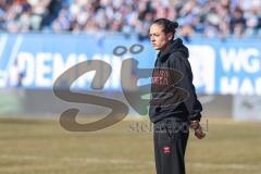 3. Liga; FC Hansa Rostock - FC Ingolstadt 04; an der Seitenlinie, Spielerbank Cheftrainerin Sabrina Wittmann (FCI)