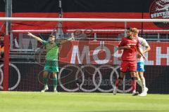 3. Liga; FC Ingolstadt 04 - FC Hansa Rostock; Torwart Markus Ponath (1, FCI) motiviert sein Team