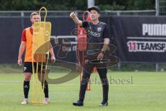 2. Bundesliga - FC Ingolstadt 04 - Trainingsauftakt mit neuem Trainerteam - Cheftrainer Roberto Pätzold (FCI) Marc Stendera (10, FCI) Fatih Kaya (9, FCI)