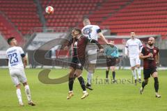 2.BL; FC Ingolstadt 04 - SV Darmstadt 98; Zweikampf Kampf um den Ball Patrick Schmidt (32, FCI) Isherwood Thomas (3 SVD) Gjasula Klaus (23 SVD) Nico Antonitsch (5, FCI)