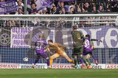 3. Liga; VfL Osnabrück - FC Ingolstadt 04; Tor Jubel Treffer Badjie Ismail (37 VFL) 1:0 Torwart Boevink Pelle (26 FCI) Benjamin Kanuric (8, FCI) Simon Lorenz (32, FCI) Badjie Ismail (37 VFL)