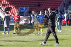 2.BL; FC Ingolstadt 04 - FC Schalke 04; Niederlage, hängende Köpfe 0:3,das Team bedankt sich bei den Fans, Cheftrainer Rüdiger Rehm (FCI)