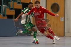 Lotto Bayern Hallencup - Saison 2024/25 - Türkisch SV Ingolstadt - SV Manching - Finale - Romeo Öxler grün Manching - Aurel Kuqanaj rot Türkisch - Foto: Meyer Jürgen