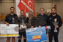 Lotto Bayern Hallencup - Siegerehrung- Lindenkreuzhalle Saison 2024/25 -  - 1. Sieger FC Türk Sport Garching - Lotto/Toto-Vertreterin  Susanne Ehret - BSL Hans Mayer - Fatih Topcu rechts - Foto: Meyer Jürgen