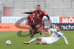 3. Liga - FC Ingolstadt 04 - Waldhof Mannheim - Fatih Kaya (9, FCI) springt über Just Jan (22 Mannheim)