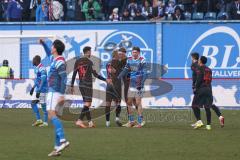 3. Liga - Saison 2025/26 - Hansa Rostock - FC Ingolstadt 04  - Die Spieler klatschen sich ab nach dem Auswärtssieg - jubel - Foto: Meyer Jürgen