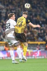 3. Liga; Dynamo Dresden - FC Ingolstadt 04; Zweikampf Kampf um den Ball Simon Lorenz (32, FCI) Bünning Lars (23 DD)