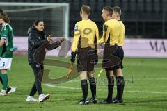 3. Liga; 1. FC Schweinfurt 05 - FC Ingolstadt 04; Spiel ist aus, Unentschieden Remis 1:1 Cheftrainerin Sabrina Wittmann (FCI) diskutiert mit den Schiedsrichtern