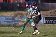 Landesliga - Saison 2025/26 - SV Manching - TSV Schwabmünchen - Maximilian Eberwein (Nr.4 - SV Manching) - Gumpinger Richard schwarz Schwabmünchen - Foto: Meyer Jürgen