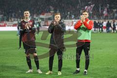 2.BL; SSV Jahn Regensburg - FC Ingolstadt 04; nach dem Spiel Unentschieden Remis, Spieler bedanken sich bei den Fans Stefan Kutschke (30, FCI) Christian Gebauer (22, FCI) Nils Roeseler (13, FCI)