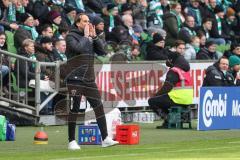 2.BL; SV Werder Bremen - FC Ingolstadt 04; an der Seitenlinie, Spielerbank Cheftrainer Rüdiger Rehm (FCI)