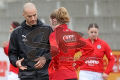 2. Fußball-Liga - Frauen - Saison 2022/2023 - FC Ingolstadt 04 - Eintracht Frankfurt II - Cheftrainer Miren Catovic (FCI Frauen) im Gespräch mit den Spielerinnen - Foto: Meyer Jürgen