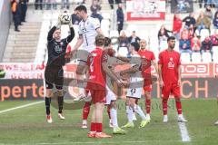 3. Liga; Rot-Weiss Essen - FC Ingolstadt 04; Torchance verpasst Ryan Malone (16, FCI) Torwart Golz Jakob (1 RWE)