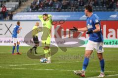 2.BL; Hansa Rostock - FC Ingolstadt 04; Foul an Christian Gebauer (22, FCI) durch Malone Ryan (16 HR) Elfmeter wird nicht gegeben Video Assist, Torwart Markus Kolke (1 HR)