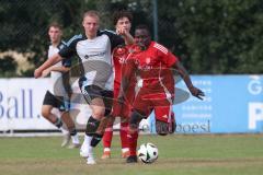 Testspiel - Bezirksliga - Saison 2025/26 - TSV Ober./Unterhaunstadt - Türkisch Ingolstadt  - Ousseynou Tamba rot Türkisch  - Florian Diegel weiss Ober./Unterh.stadt - Foto: Meyer Jürgen