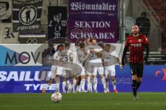 3. Liga; FC Ingolstadt 04 - Erzgebirge Aue; Elfmeter, Ausgleich Tor Nazarov Dimitrij (10 Aue) Rico Preißinger (6, FCI) hinten jubelt Aue