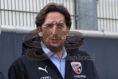 3.Liga - Saison 2022/2023 - FC Ingolstadt 04 -  - Cheftrainer Michael Köllner (FCI) beim ersten Training - Sportdirektor Ivica Grlic (FCI) sieht beim Training zu - Foto: Meyer Jürgen
