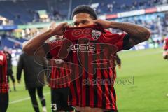 3. Liga; MSV Duisburg - FC Ingolstadt 04; Sieg Jubel Freude Spieler bedanken sich bei den Fans. Justin Butler (31, FCI) verschenkt sein Trikot