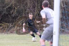 Freundschaftsspiel - Saison 2025/26 - SV Menning - SV Manching - Fabian  Neumayer (Nr.9 - SV Manching) - Eric Jung TW Menning - Foto: Meyer Jürgen