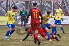 Bezirksliga - SV Kasing - SV Dornach - Jan Witek rot Kasing am Boden - Maximilian Leidecker #5 Dornach - Foto: Jürgen Meyer