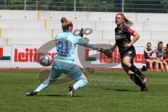 2. Frauen-Bundesliga - Saison 2021/2022 - FC Ingolstadt 04 - TSG 1899 Hoffenheim - Torchance für Maier Ramona (#18 FCI) - Dick Laura Torwart Hoffenheim - Foto: Meyer Jürgen