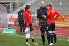 2. Fußball-Liga - Frauen - Saison 2022/2023 - FC Ingolstadt 04 - Eintracht Frankfurt II - Cheftrainer Miren Catovic (FCI Frauen) im Gespräch mit den Spielerinnen - Foto: Meyer Jürgen