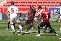 3. Liga - FC Ingolstadt 04 - FSV Zwickau - Schuß auf das Tor, Caniggia Ginola Elva (14, FCI) Nico Antonitsch (5, FCI) König Ronny (15 Zwickau)