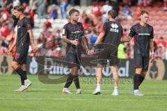 3. Liga - Saison 2025/26 - Energie Cottbus - FC Ingolstadt 04  - Ablatschen nach dem Spiel - Julian Kügel (Nr.29 - FC Ingolstadt 04) - Max Besuschkow (Nr.17 - FC Ingolstadt 04) - Simon Lorenz (Nr.32 - FC Ingolstadt 04) - Co Tr.Talententw. /Übergangsbereic