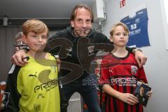 3.Liga - Saison 2022/2023 - FC Ingolstadt 04 -  - Fantreffen im Sporttreff - Cheftrainer Rüdiger Rehm (FCI) - mit Fans und gibt Autogramme - Foto: Markus Banai