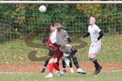 2023_11_5 - Kreisklasse - Saison 2023/24 - TSV Lenting - SV Eitensheim  - Bastian Schiweck rot Eitensheim - Christoph Nerb grau Lenting - Foto: Meyer Jürgen