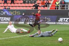 3. Liga; FC Ingolstadt 04 - Rot-Weiss Essen; Ausgleich Tor Jubel Treffer Hawkins Jalen (20 FCI) Torwart Golz Jakob ( RWE) keine Chance