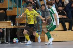 Lotto Bayern Hallencup - Saison 2024/25 - SV Manching - FC Hitzhofen/Oberzell- Daniel Schweiger grün Manching - Nico Seitz gelb Hitzhofen - Foto: Meyer Jürgen