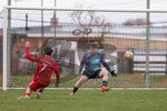 A-Klasse -  Saison 2025/26- TSV Baar/Ebenhausen - SV Manching II - Tim Pfallinger rot Ebenhausen mit einer Torchance - Niklas Märkl TW Manching - Foto: Meyer Jürgen
