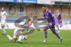 Toto-Pokal; SV Wacker Burghausen - FC Ingolstadt 04; Zweikampf Kampf um den Ball Ognjen Drakulic (30, FCI) Hofherr, Adrian (18 SVWB)