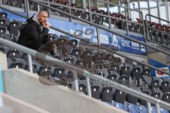 3. Liga - 1. FC Magdeburg - FC Ingolstadt 04 - Geschäftsführer Manuel Sternisa (FCI) alleine auf der Tribüne