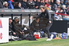 3. Liga; SC Verl - FC Ingolstadt 04; Cheftrainerin Sabrina Wittmann (FCI) an der Seitenlinie, Spielerbank