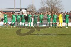 Bezirksliga - Saison 2023/24 - TSV Gaimersheim - FC Schwabing München - Die Spieler begrüßen die Fans vor dem Spiel -  - XXXXX - Foto: Meyer Jürgen