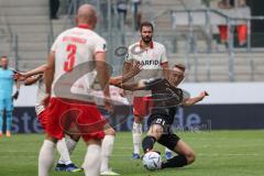 3. Liga; Rot-Weiss Essen - FC Ingolstadt 04; Zweikampf Kampf um den Ball Tobias Schröck (21, FCI) Herzenbruch Felix (3 RW)