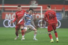 3. Liga; FC Ingolstadt 04 - MSV Duisburg; Zweikampf Kampf um den Ball Jonas Scholz (15, FCI) Symalla Jan-Simon (23 MSV) Gustav Christensen (24, FCI)