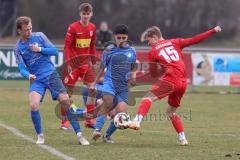 Kreisliga - Saison 2024/25- SV Hundszell - TSV Kösching-  - Felix Glossner rot Kösching - Saber Novroze  blau Hundszell - Foto: Meyer Jürgen