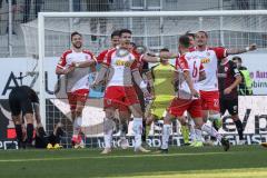 2.BL; FC Ingolstadt 04 - SSV Jahn Regensburg; Tor Jubel Treffer 0:3 Kaan Caliskaner (10 SSV) trifft gegen Torwart Fabijan Buntic (24, FCI) Marc Stendera (10, FCI) Rico Preißinger (6, FCI)