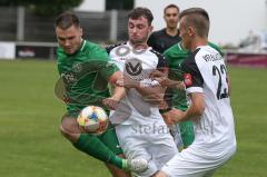 BZL - Oberbayern Nord - SV Manching - VFB Eichstätt II - Benedikt Vollnhals (#9 Manching) grün - Julian Scholl weiss Eichstätt - Bastian Bösl weiss Eichstätt #24 - Foto: Jürgen Meyer